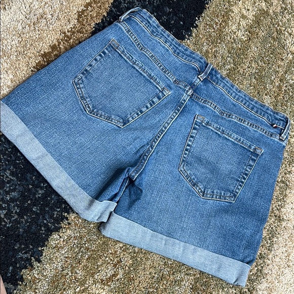 Tommy Hilfiger Women's Blue Denim Shorts Size 10 NWOT Rolled Cuff Summer Shorts - Picture 3 of 14